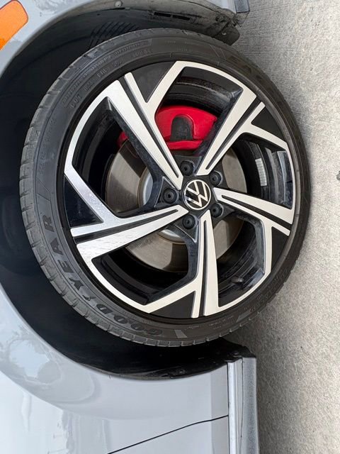 Used 2024 Volkswagen GTI SE FWD image 31