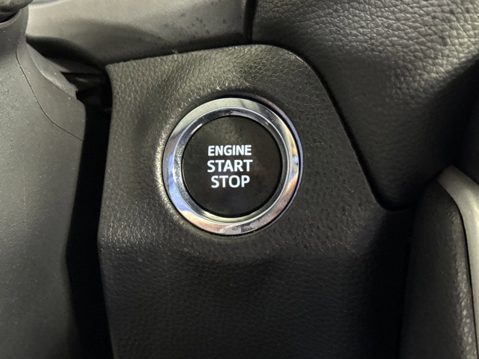 Used 2025 Toyota RAV4 XLE image 34