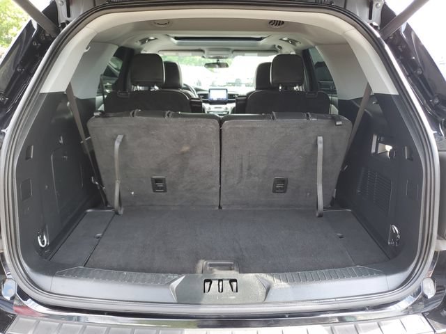 Used 2023 Ford Explorer XLT w/ Equipment Group 202A AWD/4WD image 9
