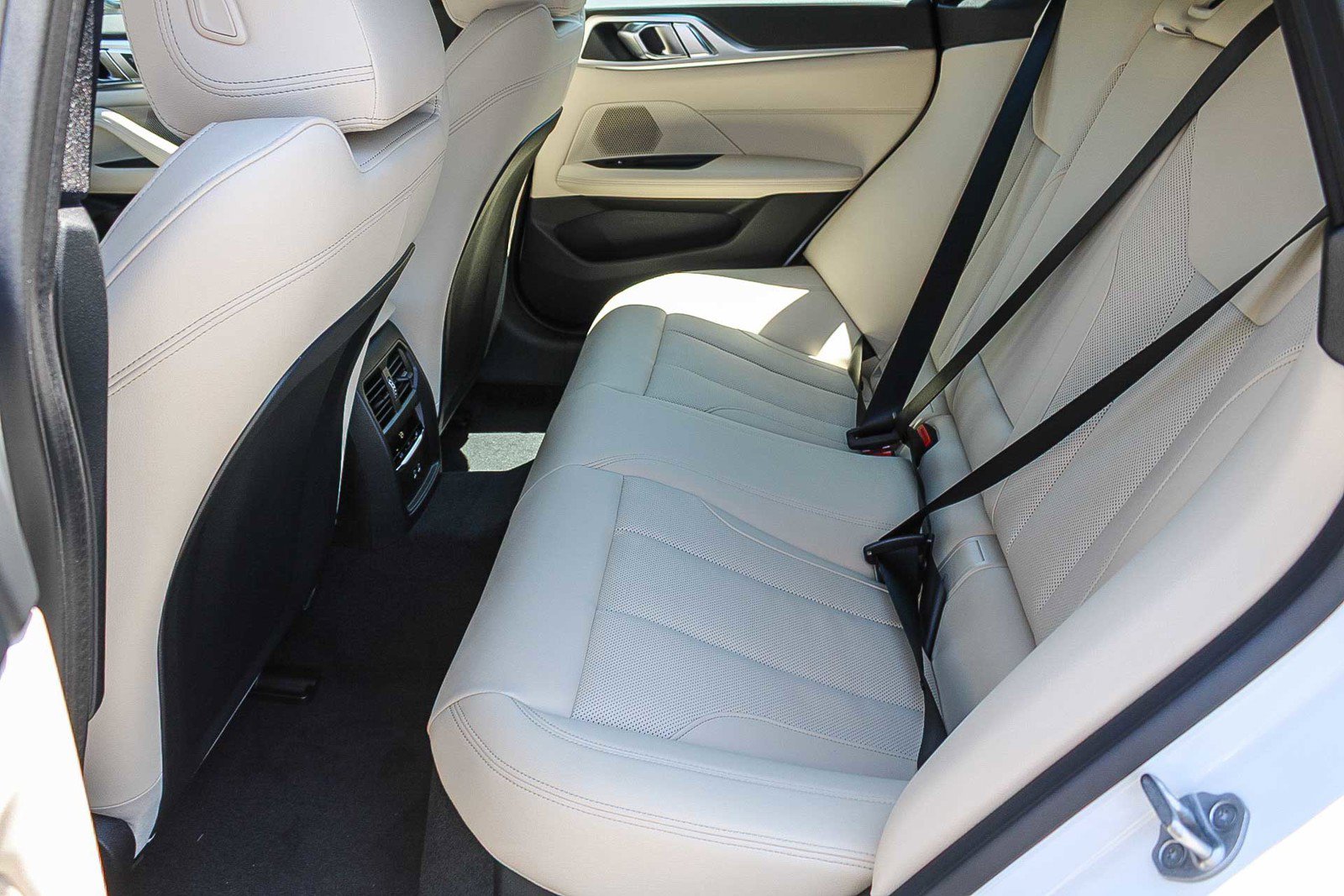 New 2026 BMW i4 xDrive40i w/ Driving Assistance Package AWD/4WD image 17
