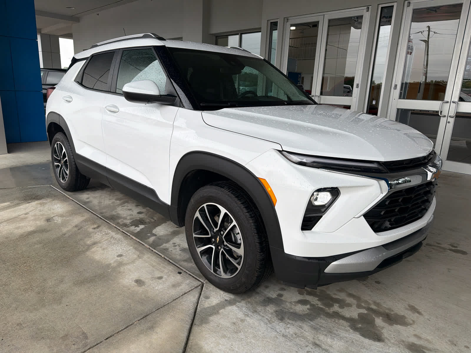 Used 2024 Chevrolet TrailBlazer LT AWD/4WD image 9