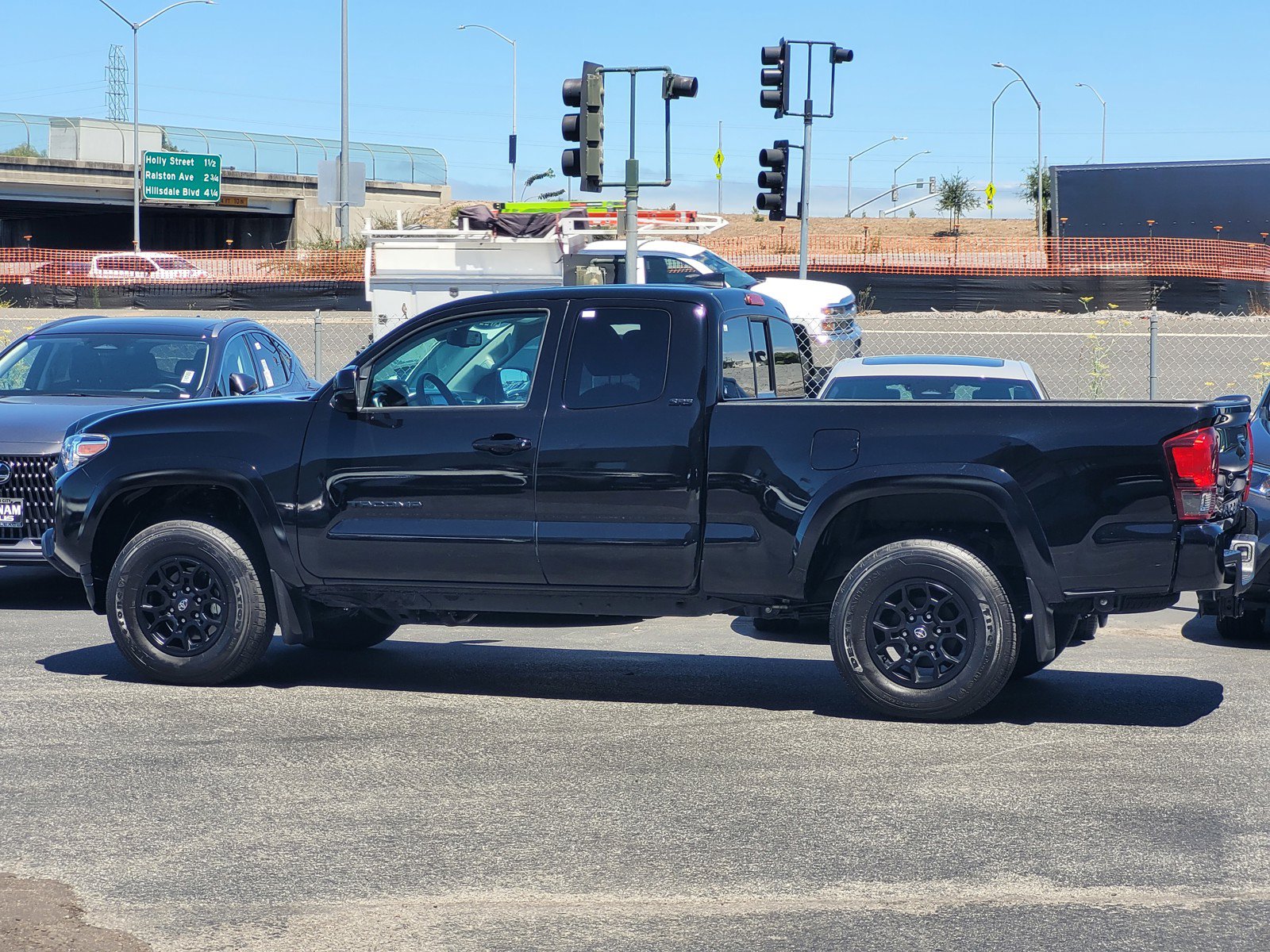 Used 2022 Toyota Tacoma SR5 AWD/4WD image 7