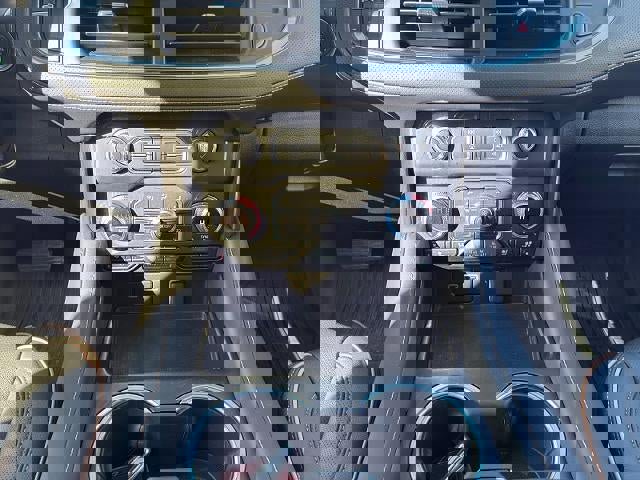 Used 2024 GMC Yukon AT4 w/ Technology Package image 19