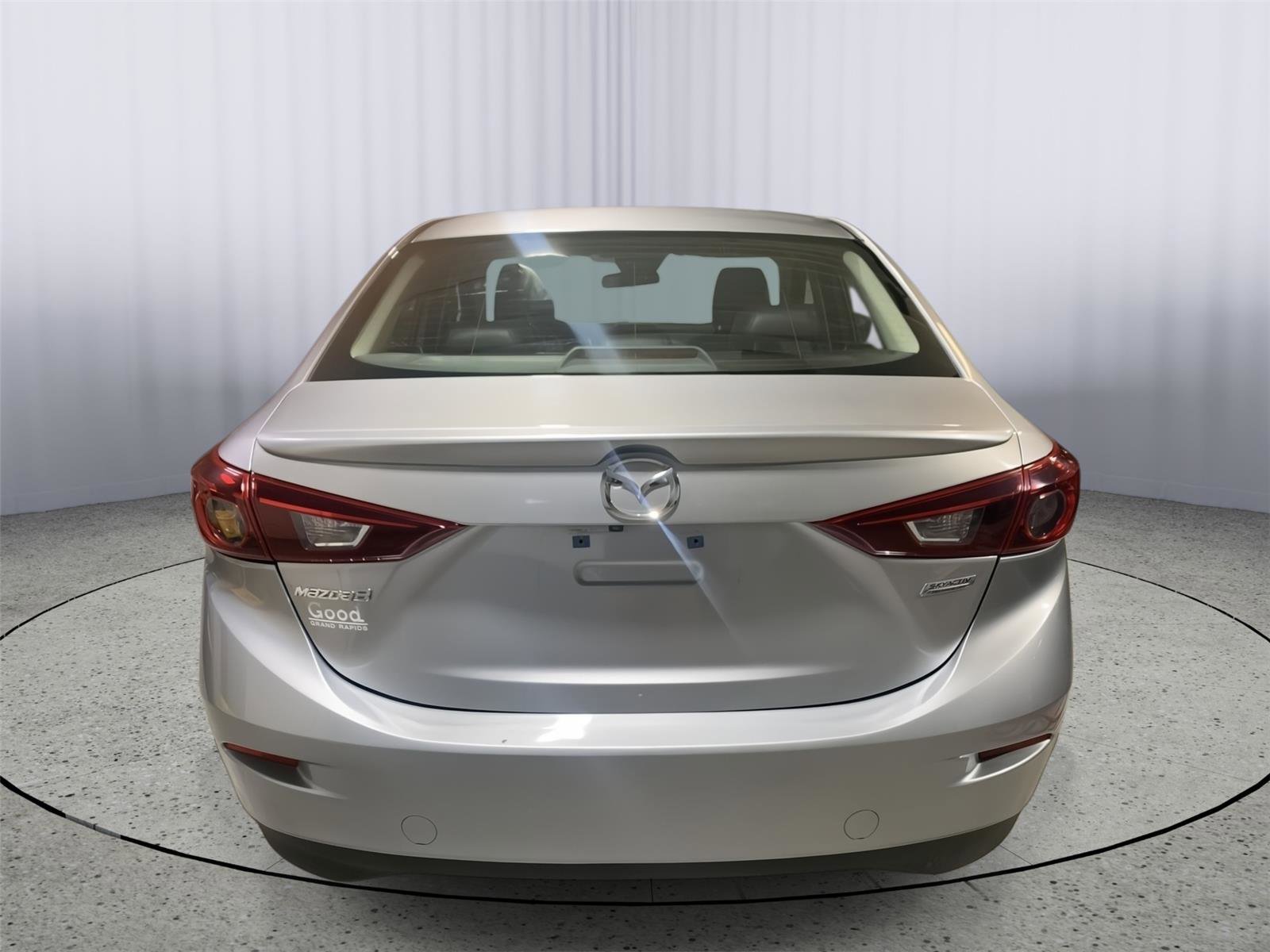 Used 2018 MAZDA MAZDA3 Touring image 5