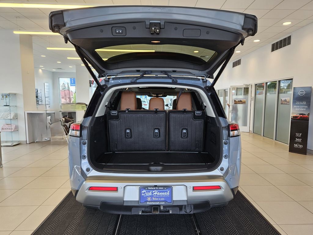 Used 2023 Nissan Pathfinder Platinum w/ Lighting Package (N93) image 9