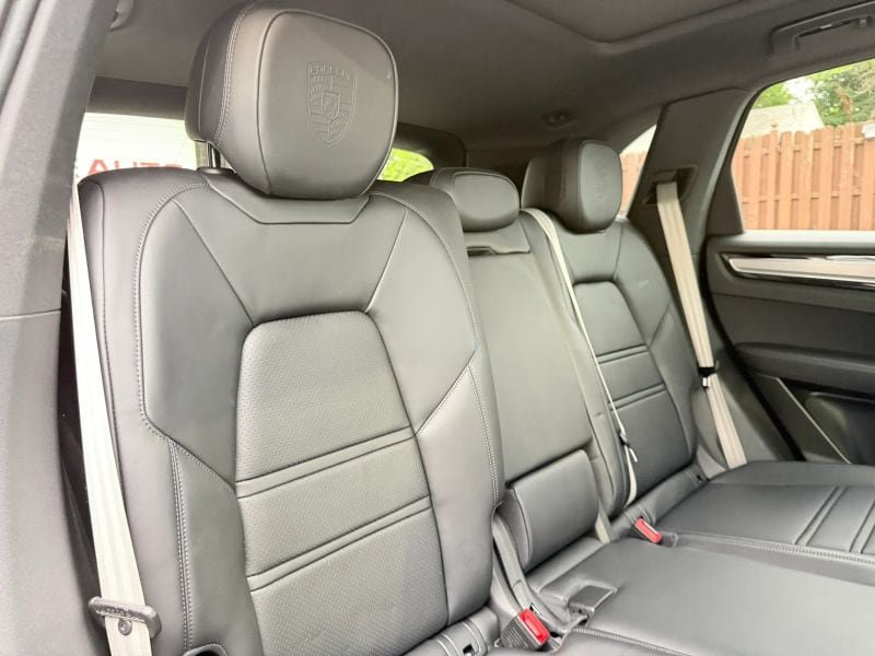 Used 2023 Porsche Cayenne Platinum Edition AWD/4WD image 29