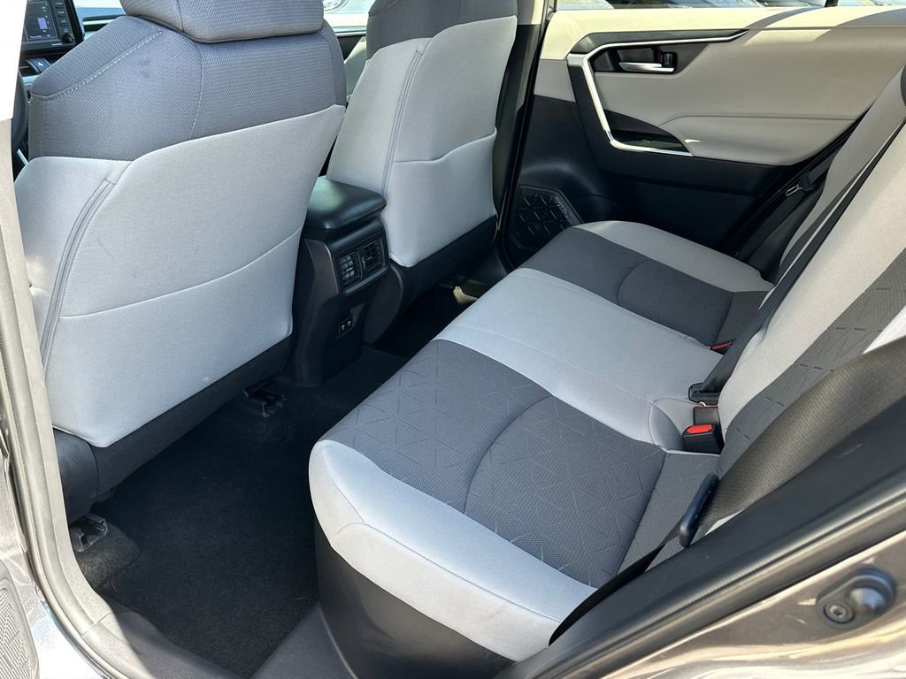 Used 2021 Toyota RAV4 XLE w/ Convenience Package image 18