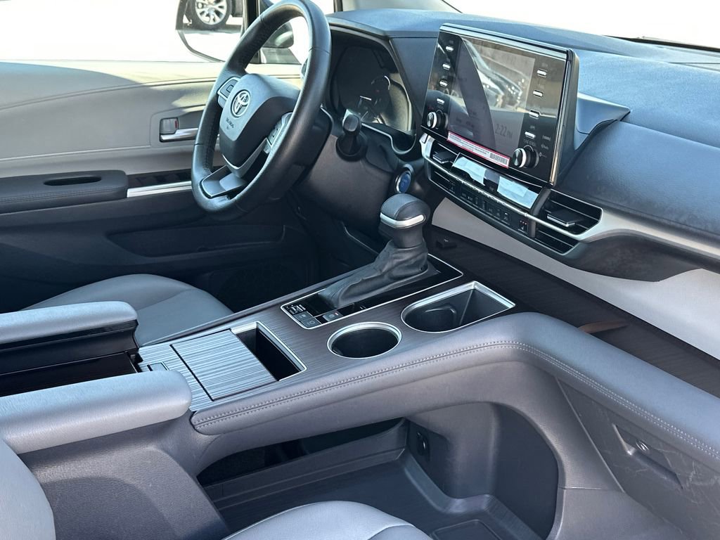 Used 2024 Toyota Sienna XLE image 13