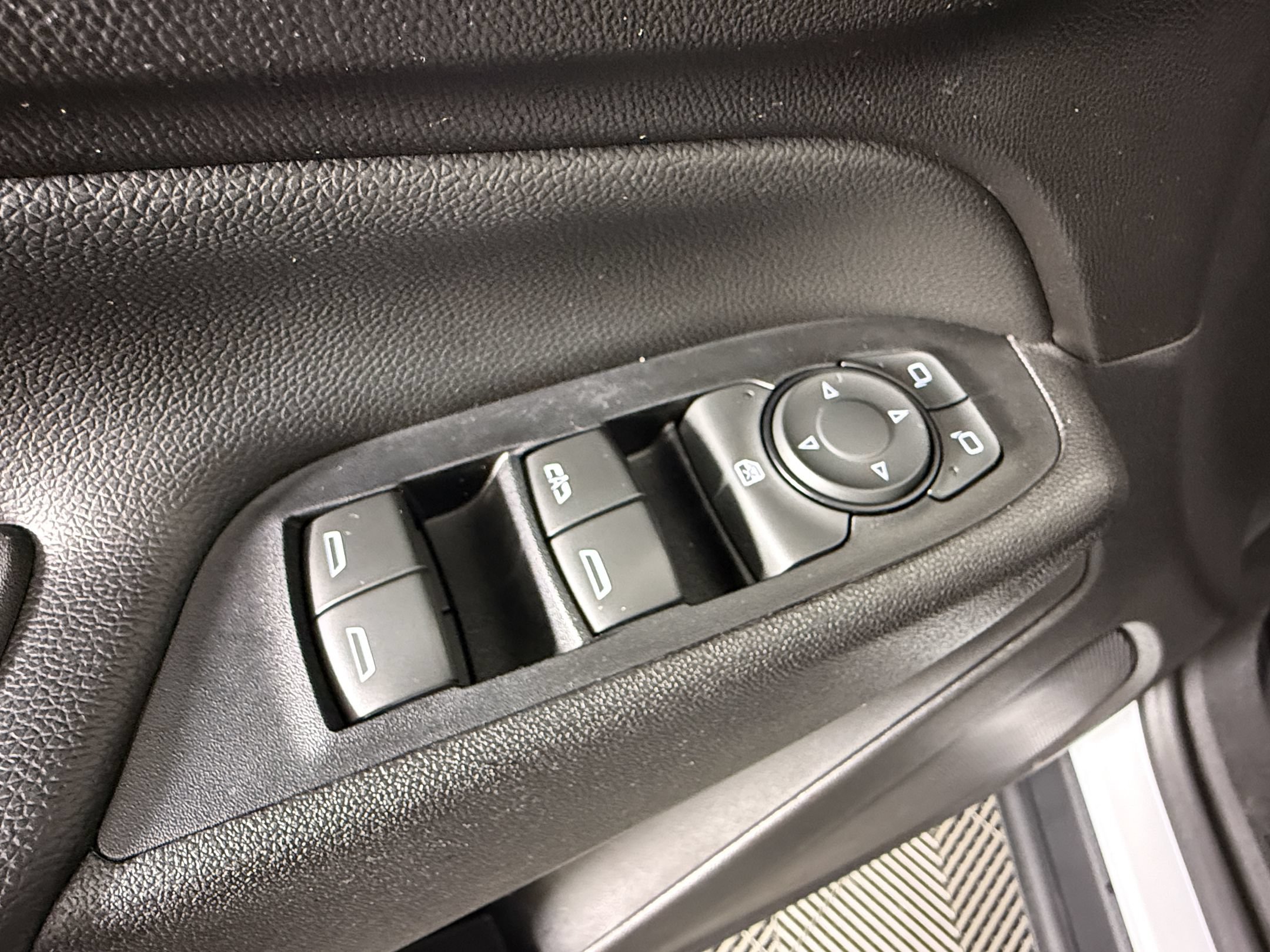 Used 2020 Chevrolet Equinox LT FWD image 13
