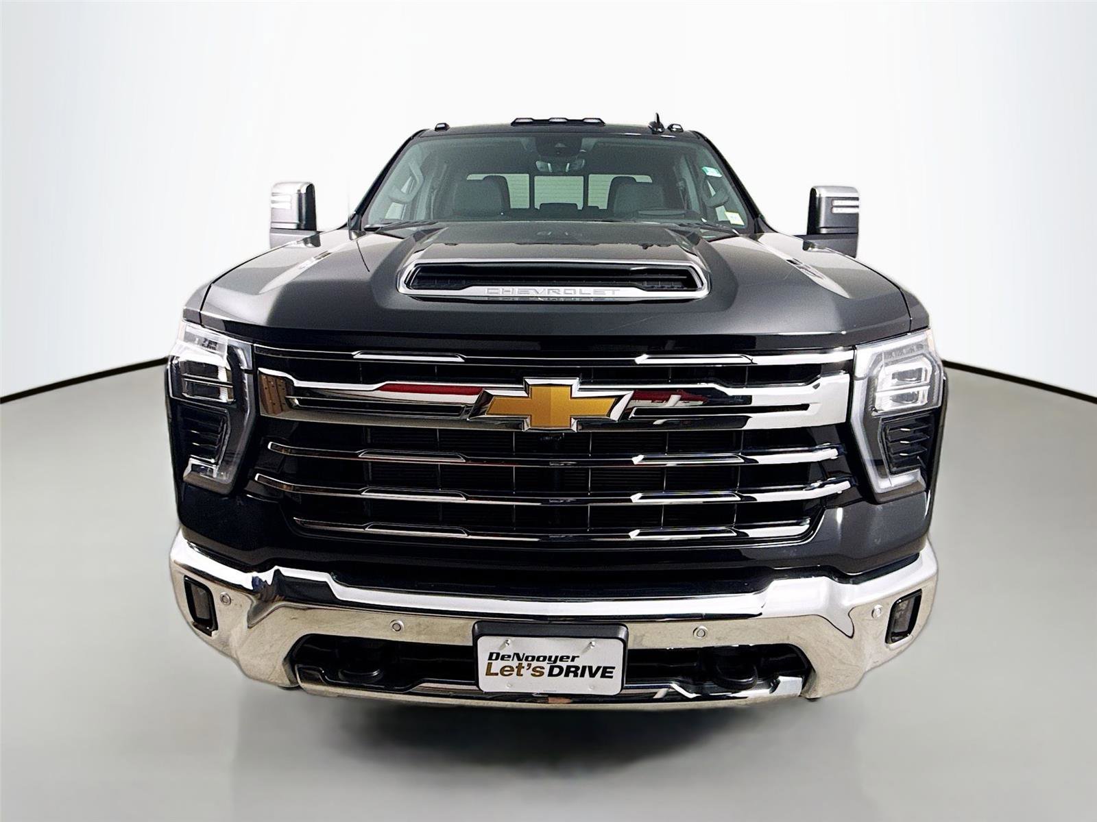 Used 2025 Chevrolet Silverado 2500 LTZ w/ LTZ Premium Package AWD/4WD image 4