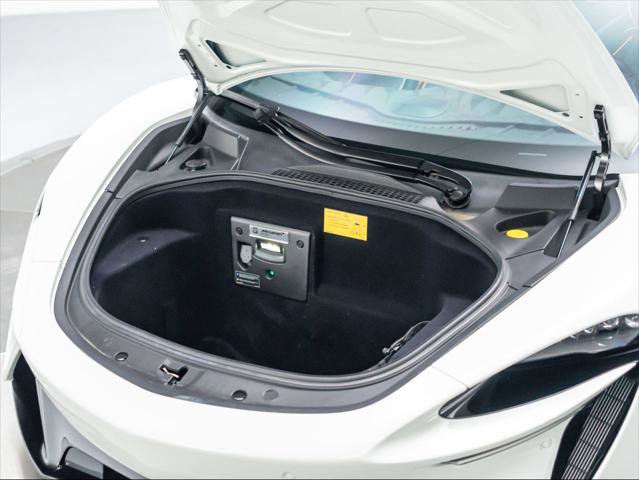 Used 2025 McLaren Artura image 16