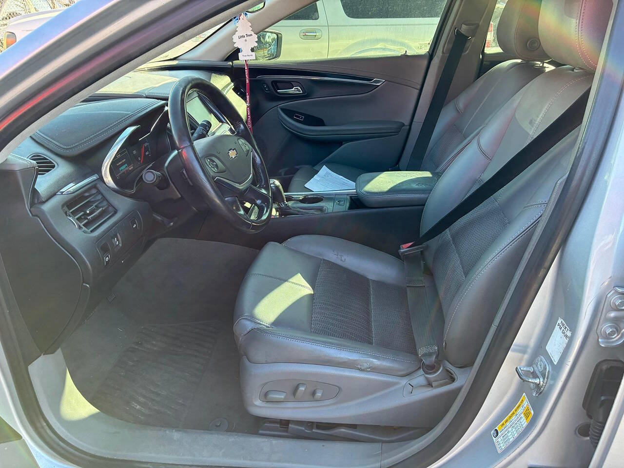 Used 2018 Chevrolet Impala LT image 2