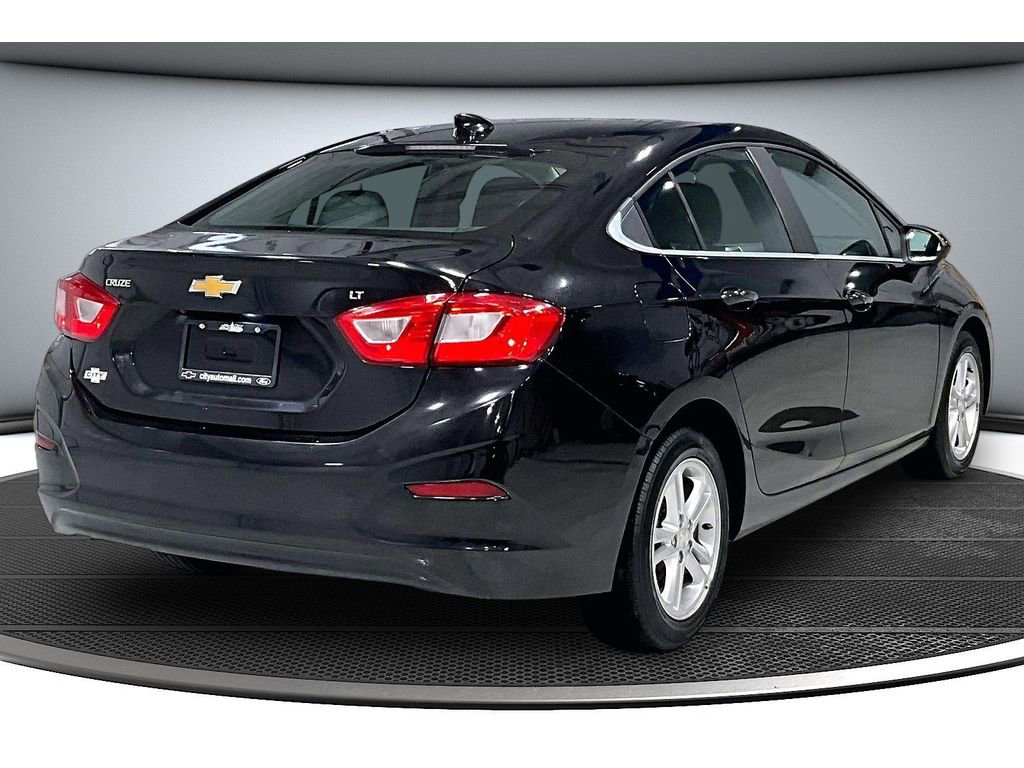 Used 2018 Chevrolet Cruze LT w/ Convenience Package image 14