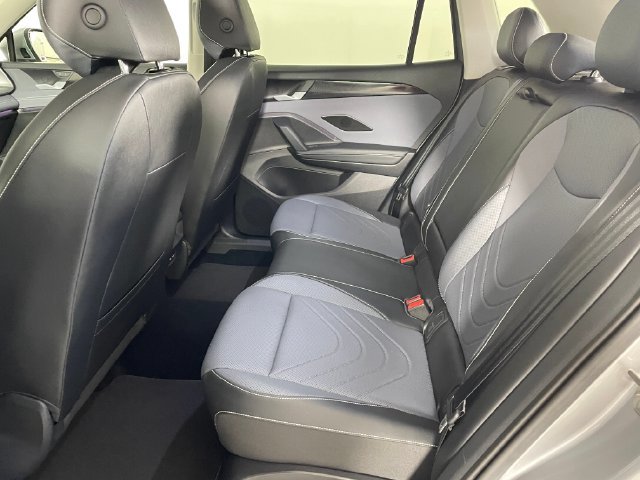 Used 2025 Volkswagen Tiguan SE FWD image 16