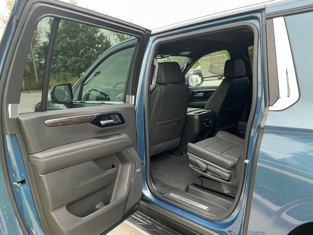 New 2026 Chevrolet Suburban LT w/ Comfort Package AWD/4WD image 17