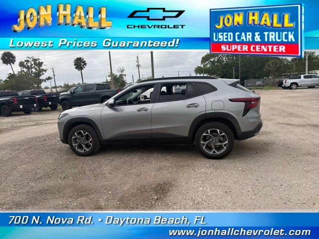 Used 2024 Chevrolet Trax LT w/ Driver Confidence Package image 5