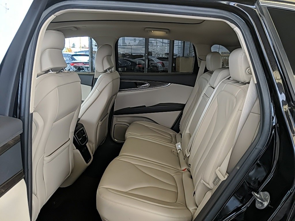 Used 2019 Lincoln Nautilus Select image 12