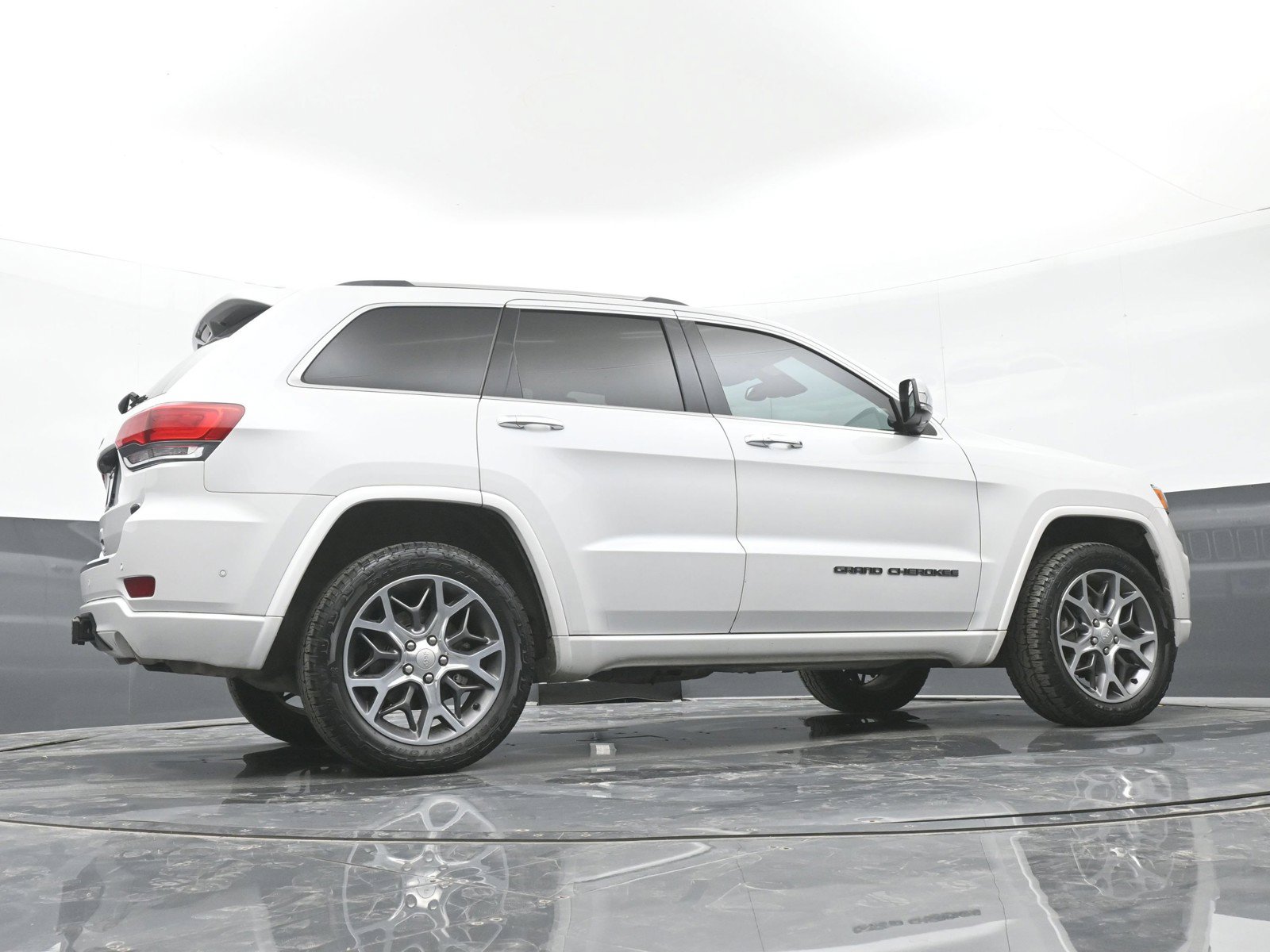 Used 2020 Jeep Grand Cherokee Overland AWD/4WD image 39