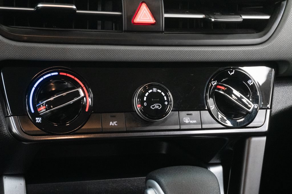 Used 2024 Kia Seltos LX AWD/4WD image 19