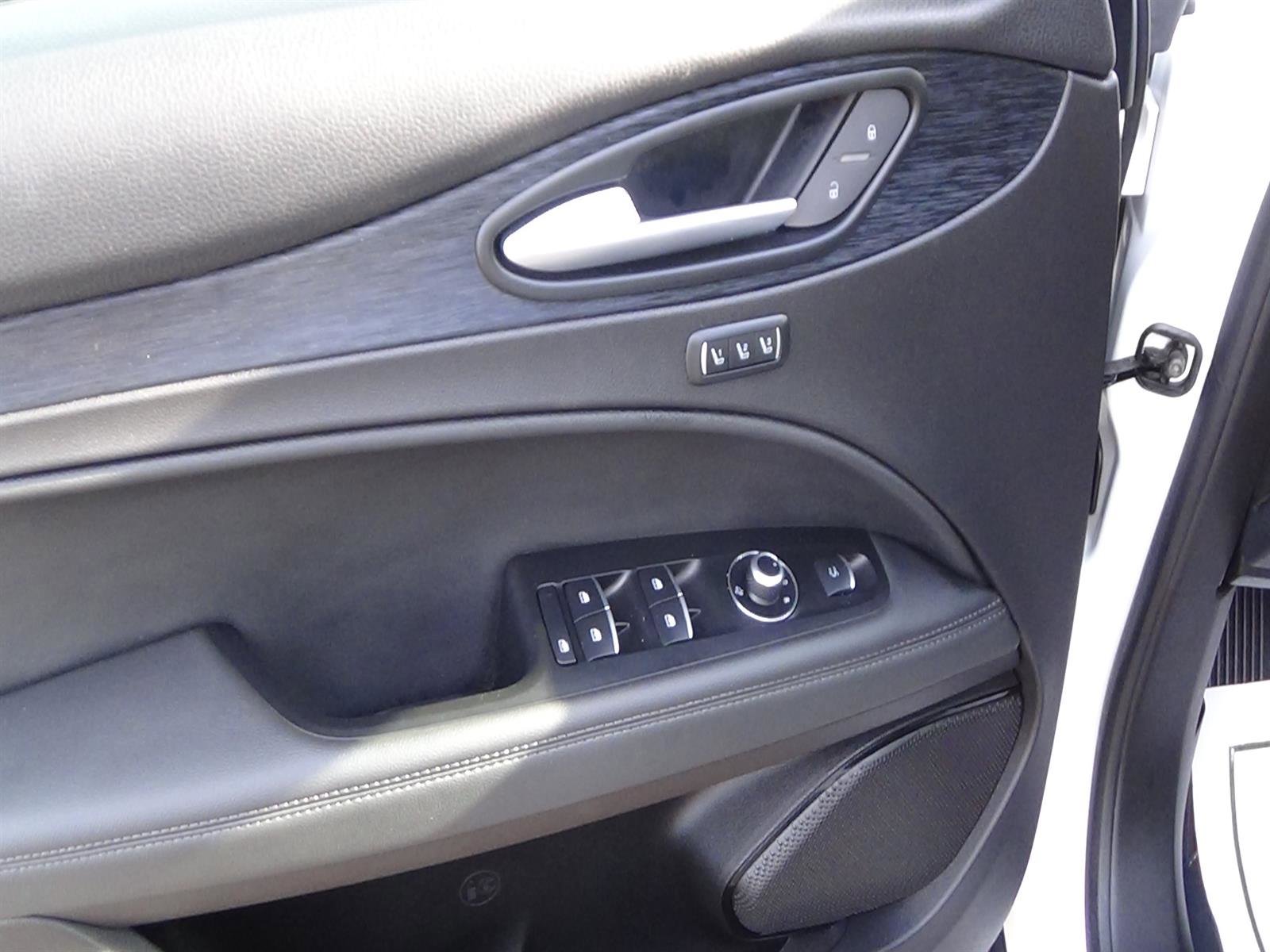 Used 2024 Alfa Romeo Stelvio Sprint AWD/4WD image 16