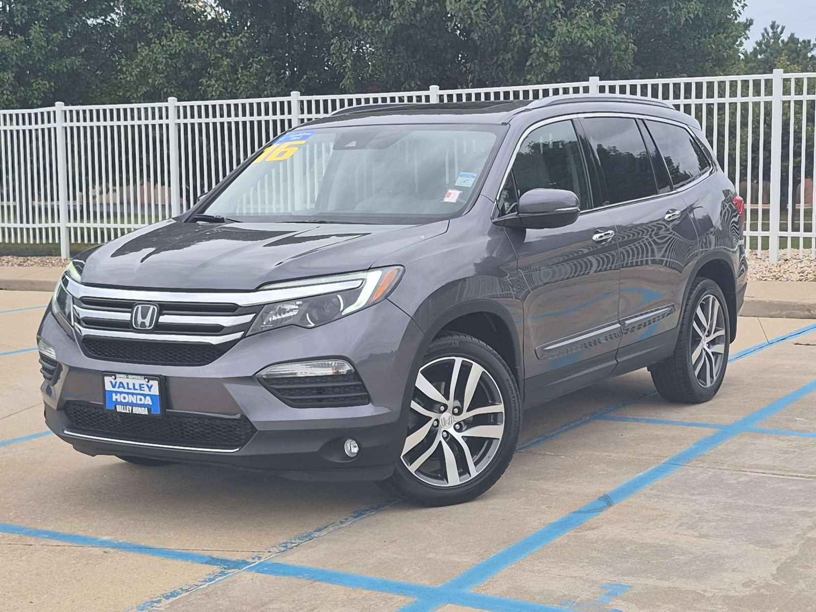 Used 2016 Honda Pilot Touring image 2
