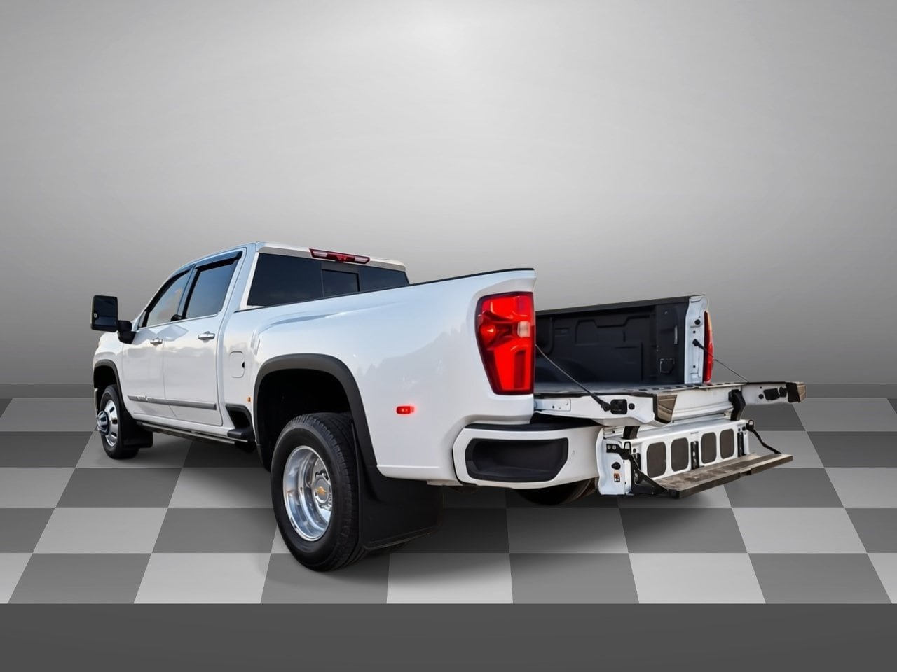 Certified 2024 Chevrolet Silverado 3500 High Country w/ High Country Premium Package AWD/4WD image 4