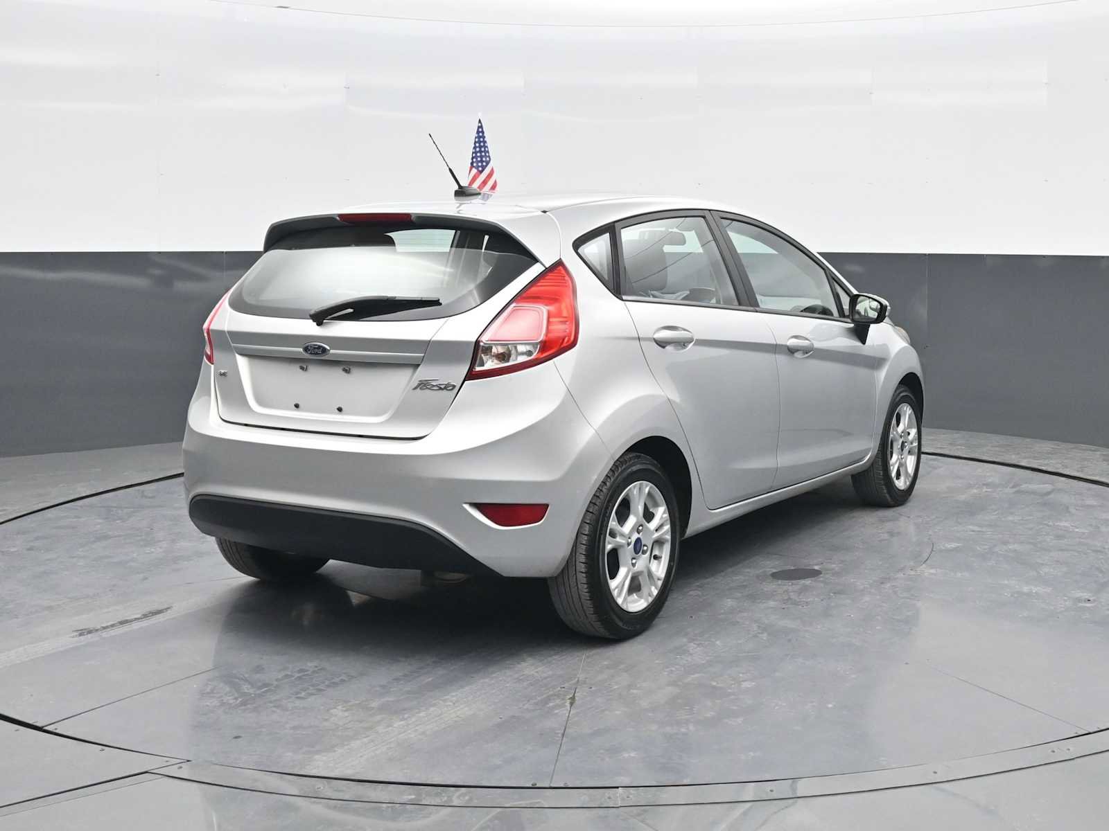 Used 2016 Ford Fiesta SE w/ Cold Weather Package FWD image 7