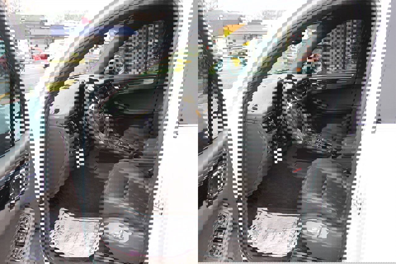 Used 2016 Porsche Macan S image 10