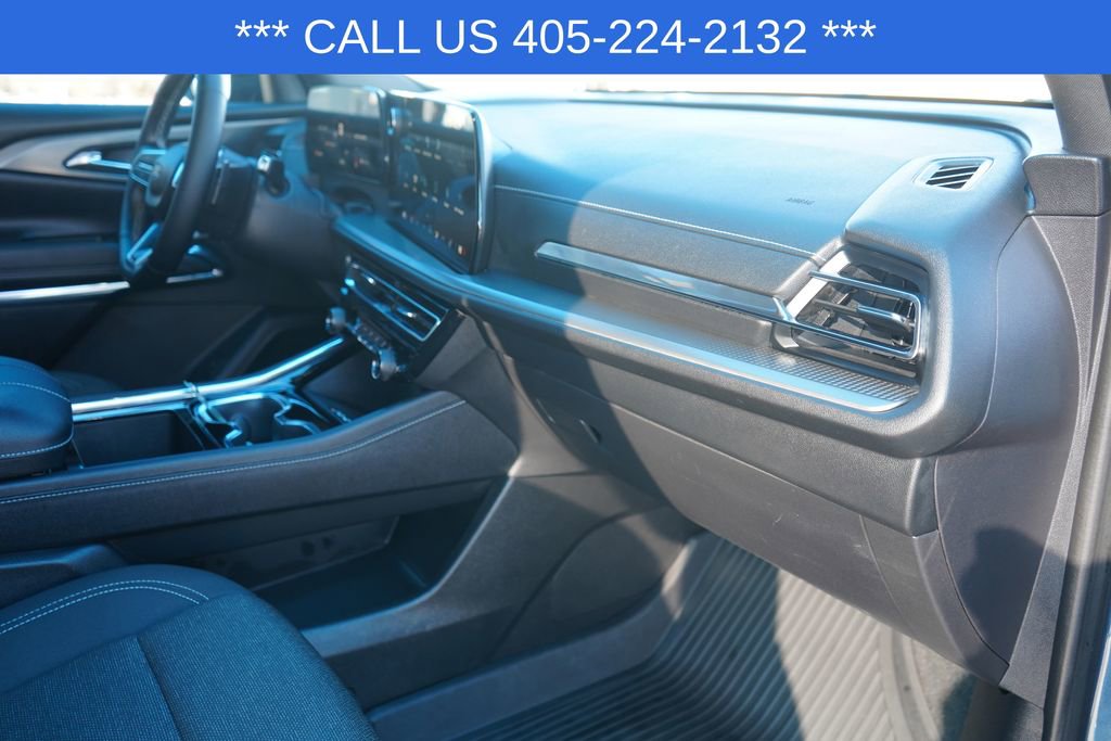 Used 2025 Chevrolet Traverse LT image 22