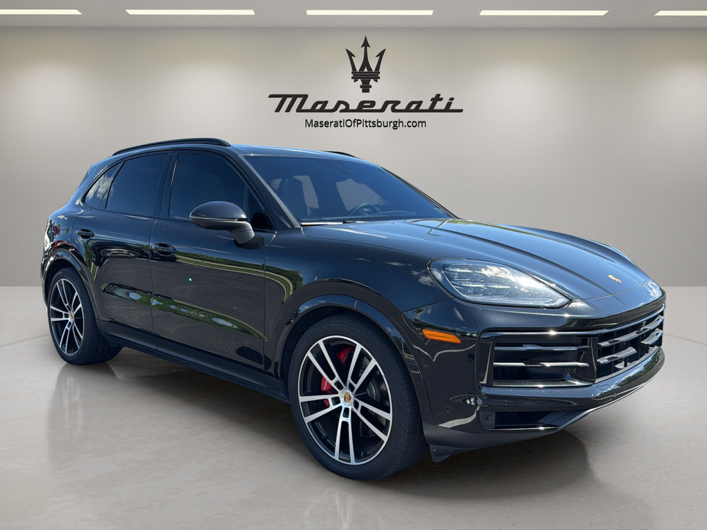 Used 2024 Porsche Cayenne S AWD/4WD image 3