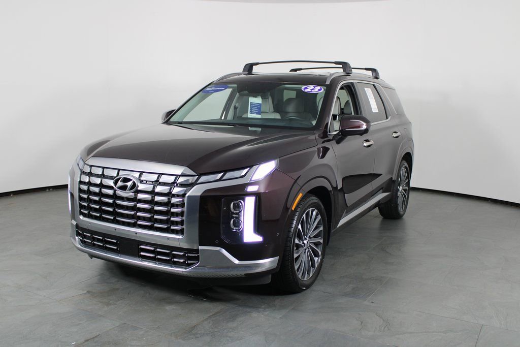 Used 2023 Hyundai Palisade Calligraphy image 2