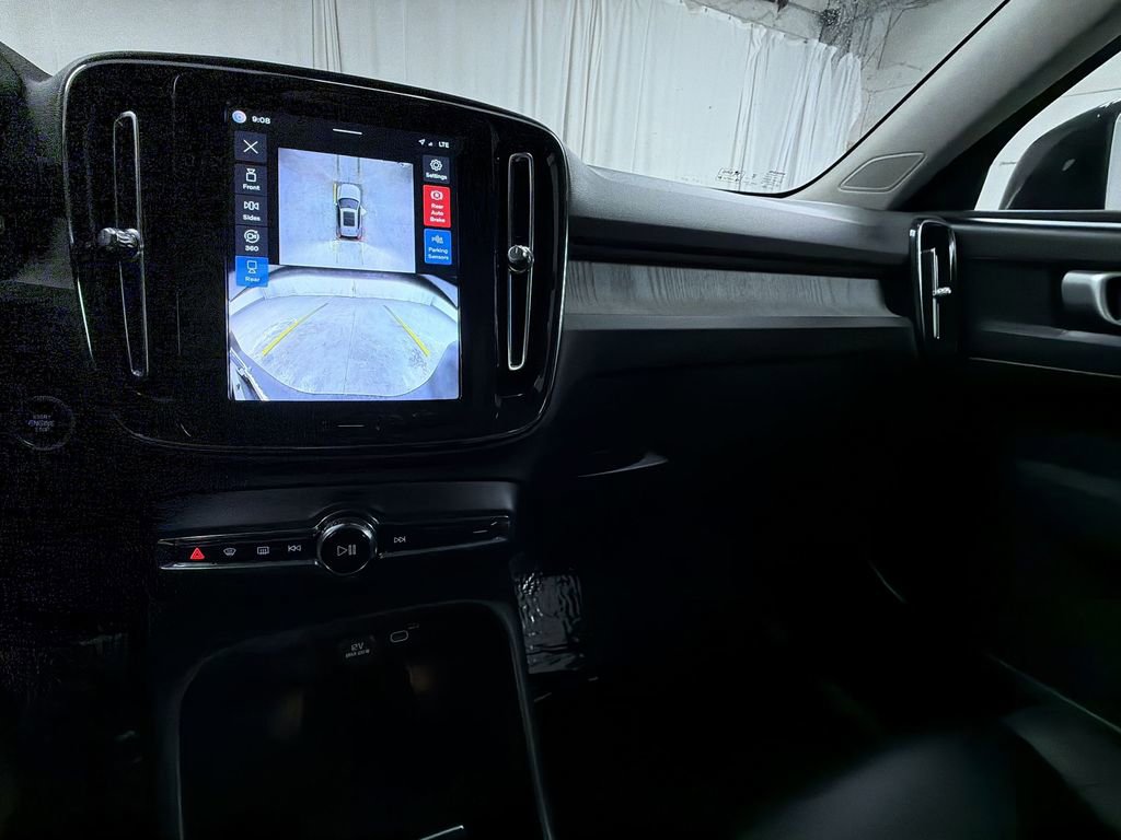 Used 2025 Volvo XC40 B5 Plus image 20