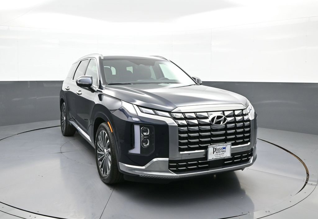 Used 2024 Hyundai Palisade Calligraphy image 3