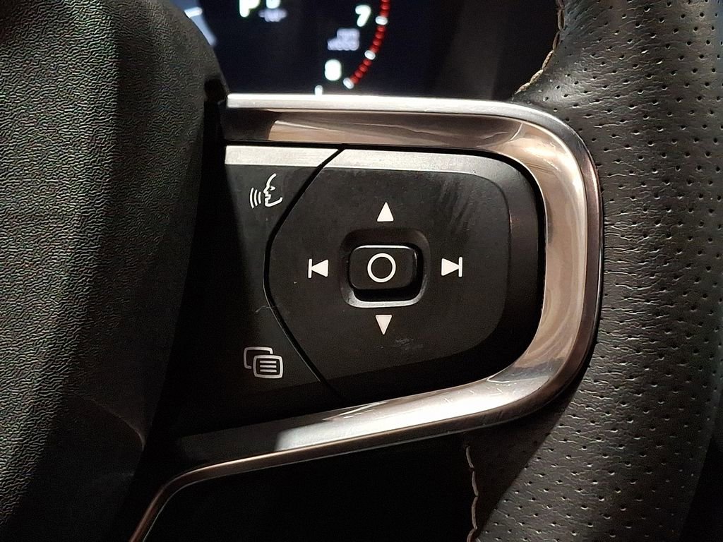 Used 2021 Volvo XC40 T5 R-Design w/ Climate Package AWD/4WD image 18