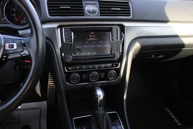 Used 2017 Volkswagen Passat 1.8T R-Line image 14