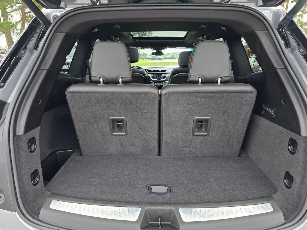 Used 2025 Cadillac XT6 Premium Luxury image 11