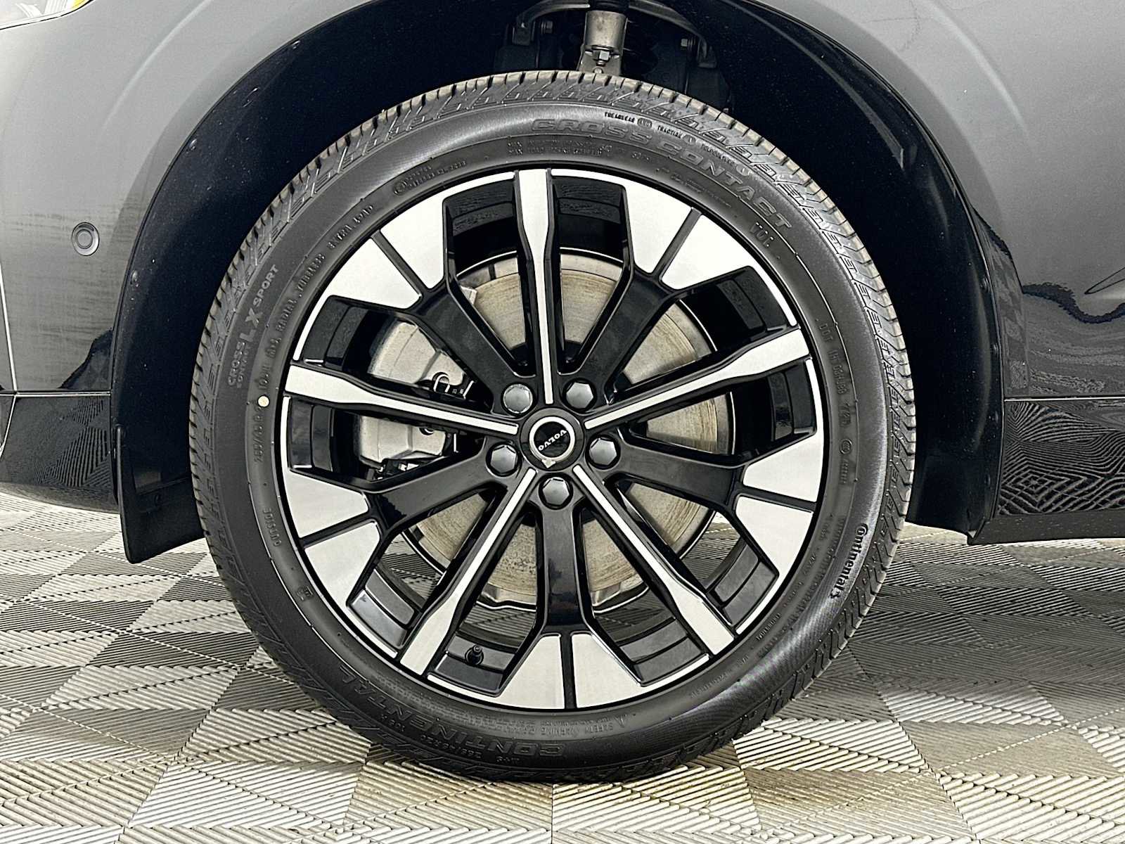 New 2026 Volvo XC60 T8 Plus w/ Protection Package Premier AWD/4WD image 28