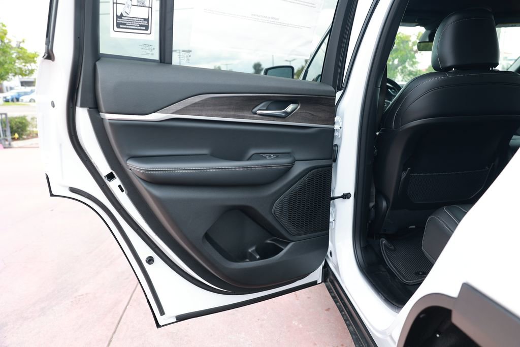 New 2025 Jeep Grand Cherokee Limited image 31