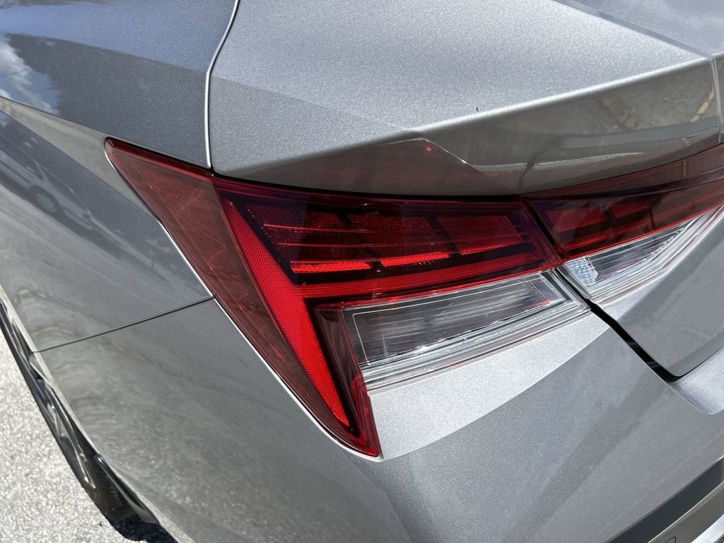 New 2025 Hyundai Elantra Limited image 17