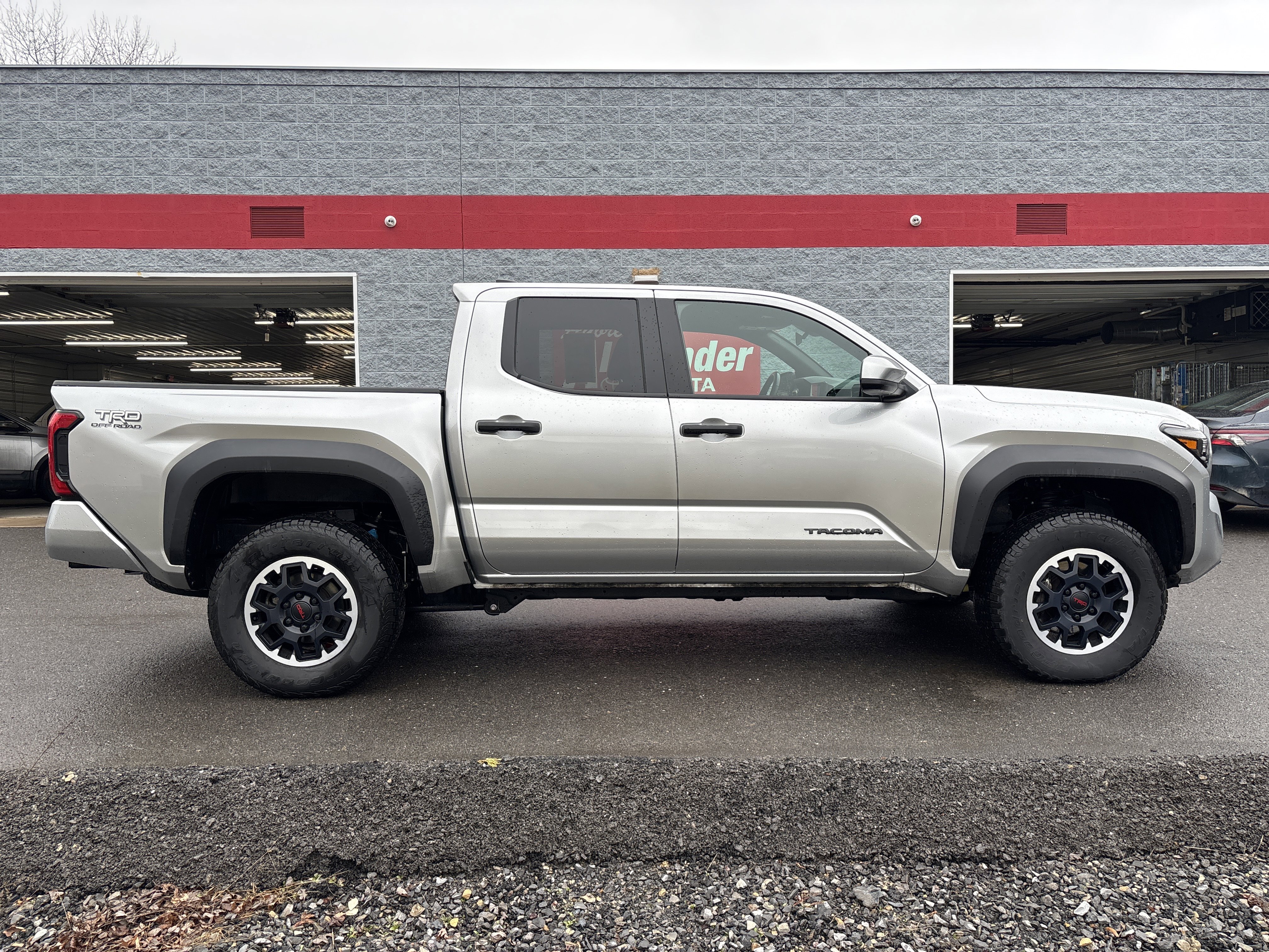 Certified 2024 Toyota Tacoma TRD Off-Road image 2