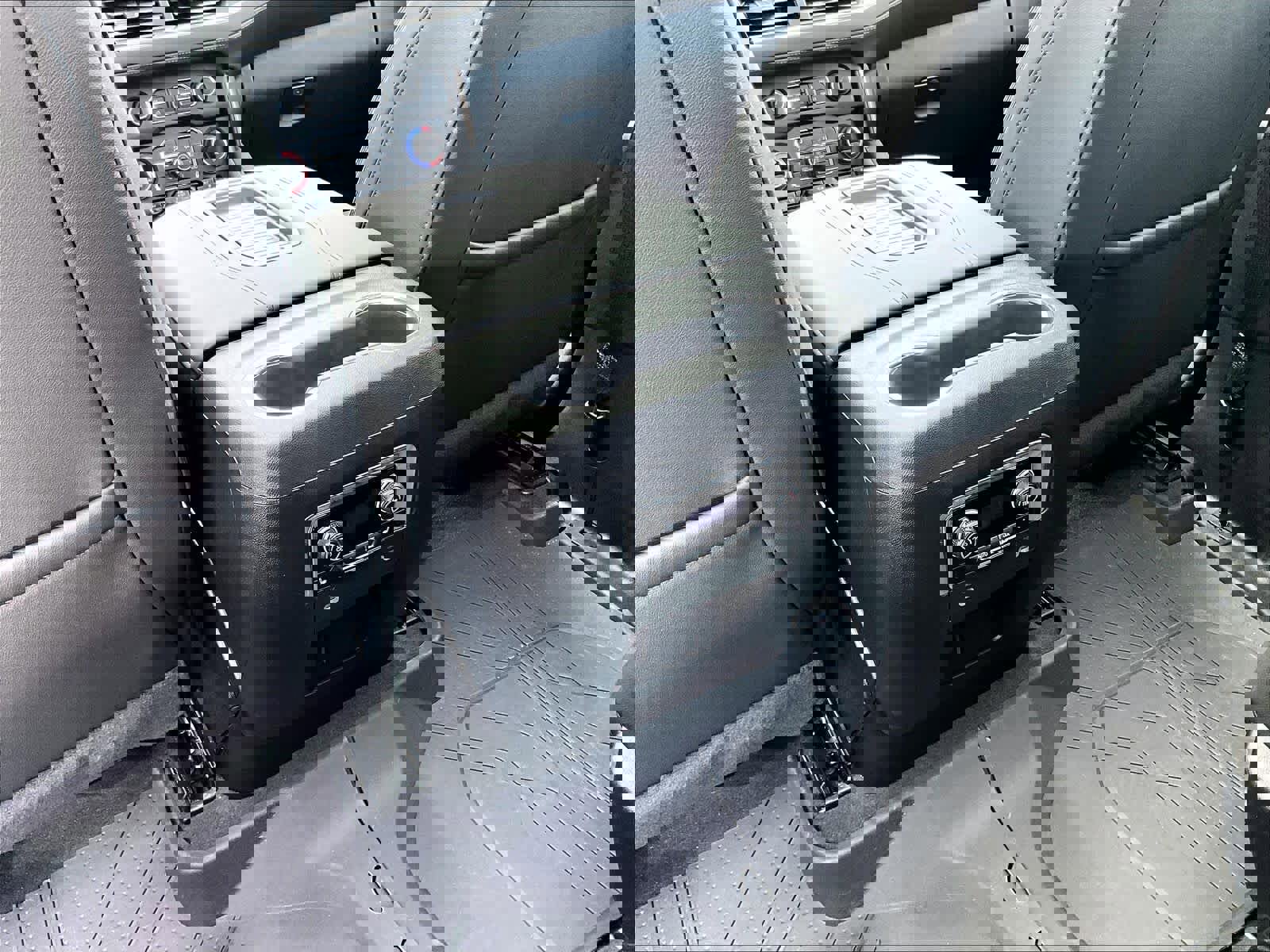 Used 2024 Chevrolet Suburban High Country image 29