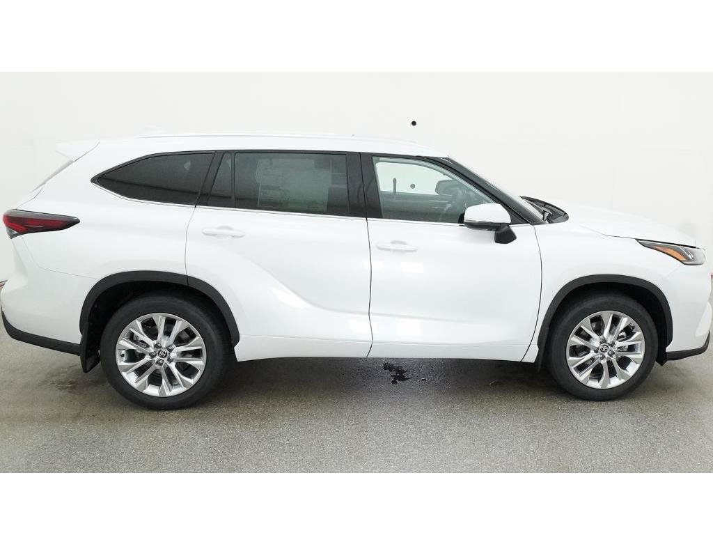 New 2026 Toyota Highlander Limited AWD/4WD image 11