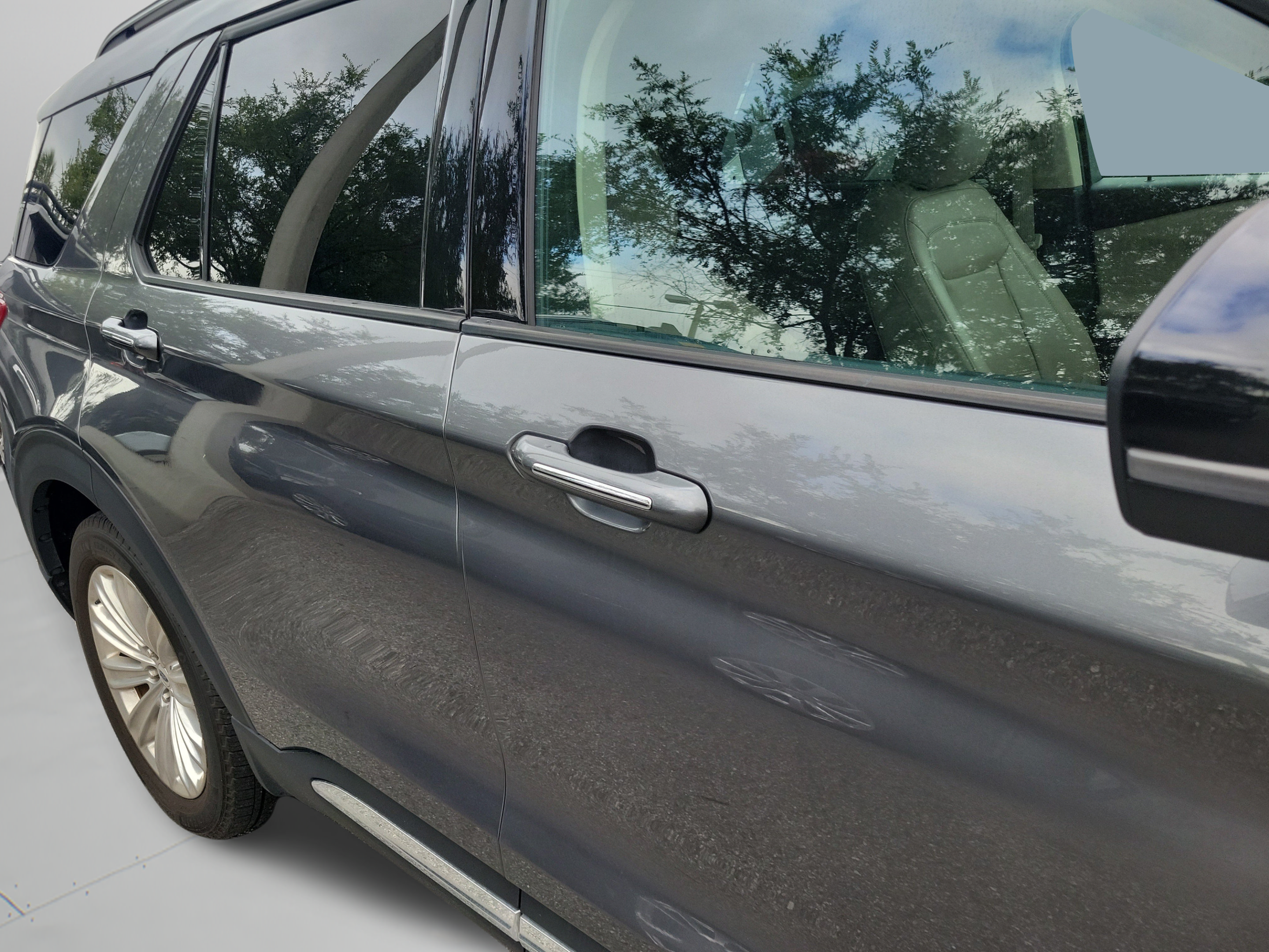 Used 2024 Ford Explorer Limited w/ Limited Technology Package RWD image 19
