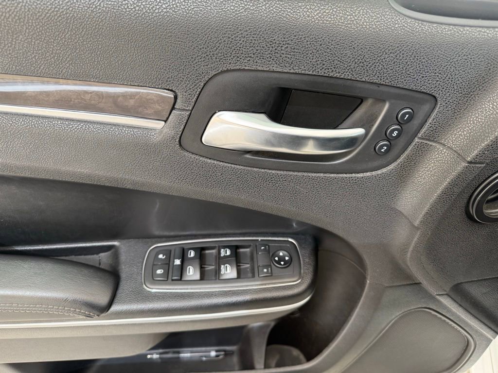 Used 2019 Chrysler 300 Limited image 13