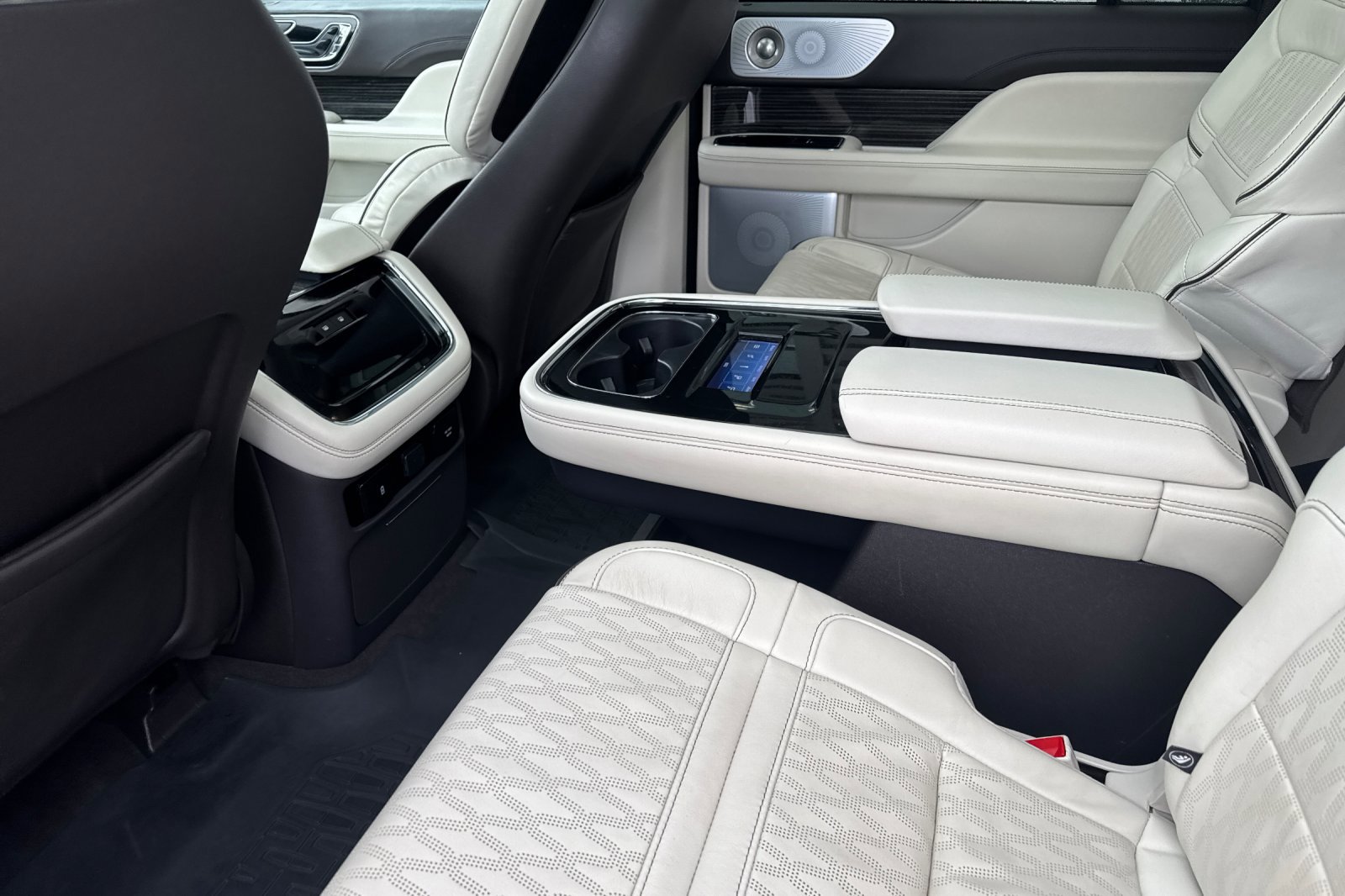 Certified 2024 Lincoln Navigator L Black Label AWD/4WD image 12