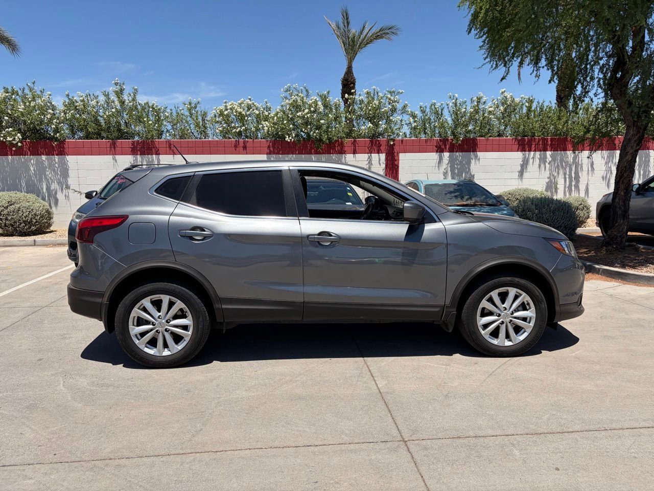 Used 2018 Nissan Rogue Sport S w/ S Appearance Package FWD image 2
