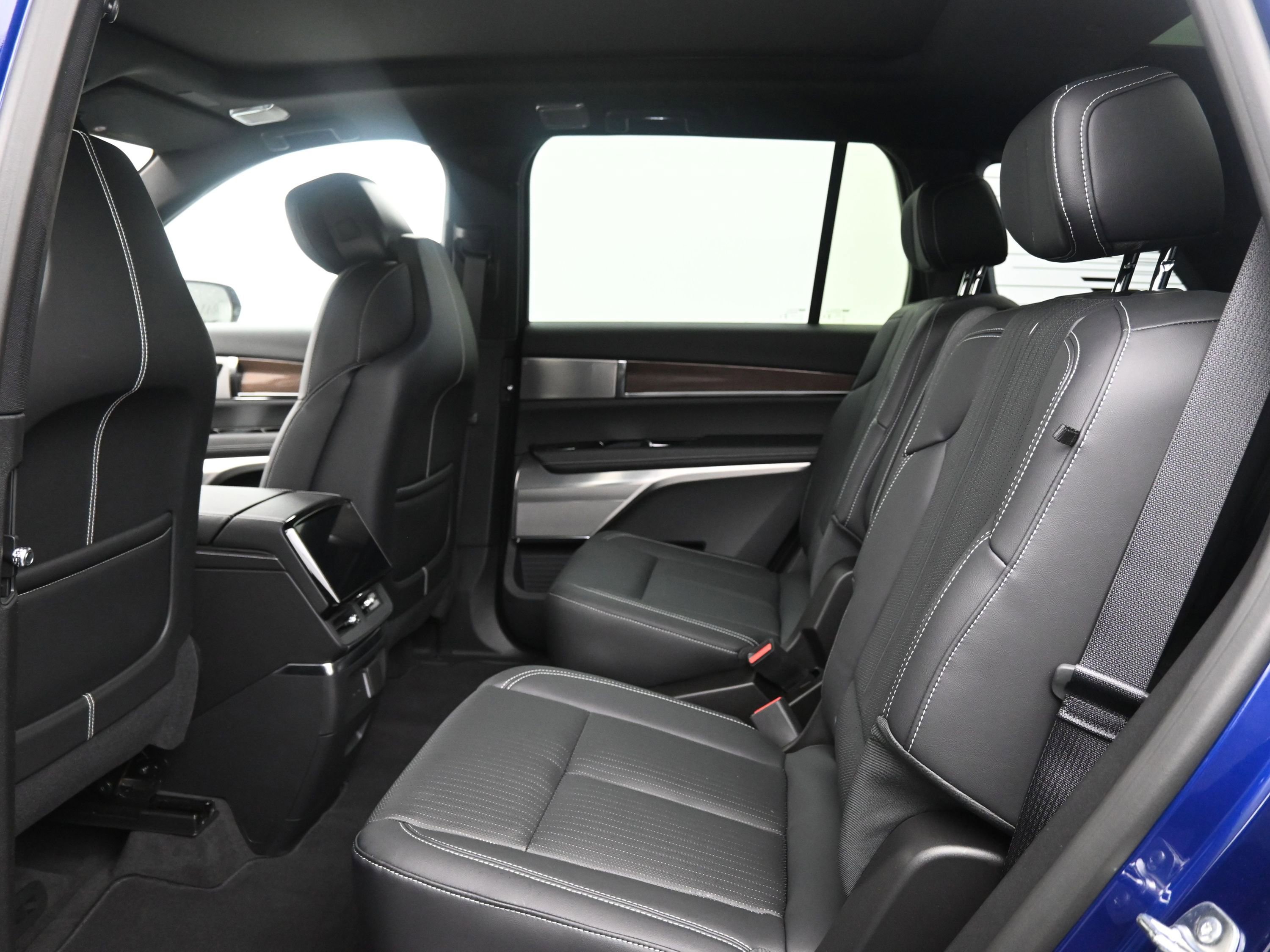 New 2026 Cadillac Vistiq Sport w/ LPO, Premium Carpet Package image 10