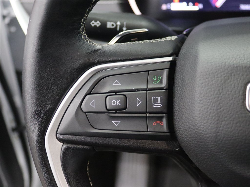 Used 2022 Jeep Grand Cherokee L Laredo w/ Luxury Tech Group I AWD/4WD image 37