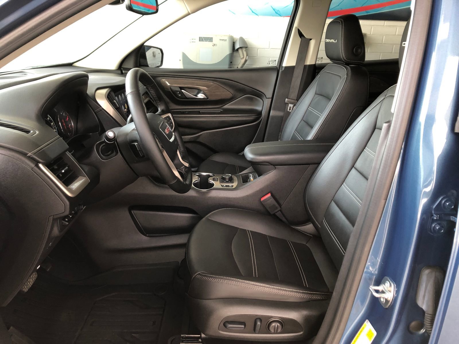 Used 2024 GMC Terrain Denali w/ Denali Premium Package image 20