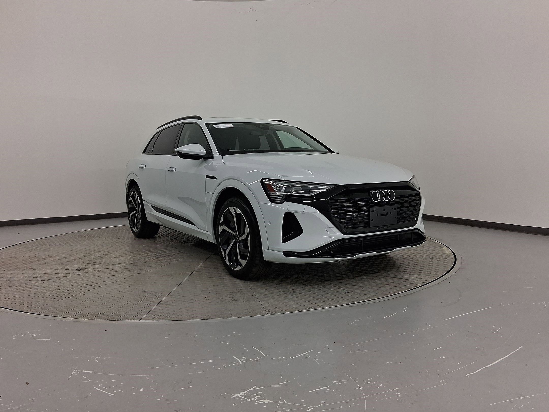 Used 2024 Audi Q8 e-tron Premium Plus w/ Premium Plus Package image 7